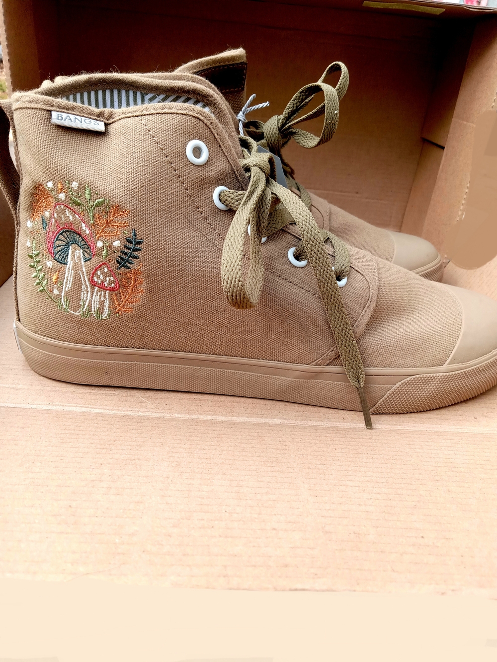 BANGS Mushroom Meadow High-Top Canvas Sneakers Olive Brown Embroidery Size 8.5
